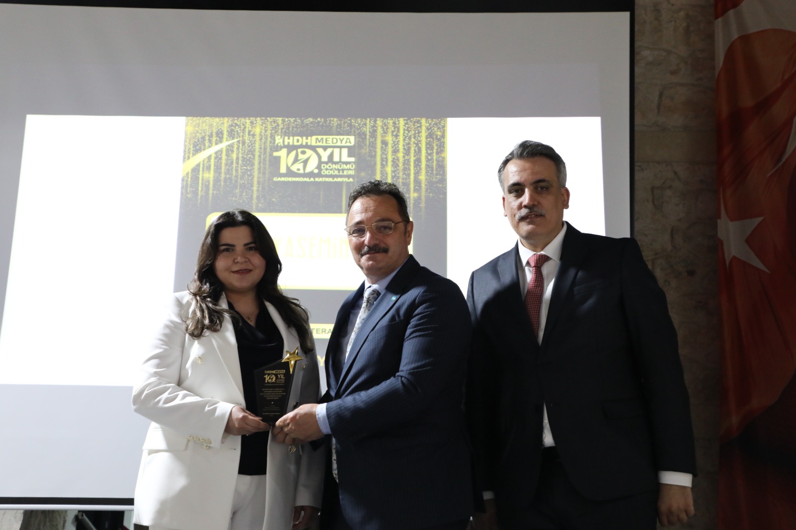 HDH Medya 10. yıl gala gecesinde başarılar ödüllendirildi